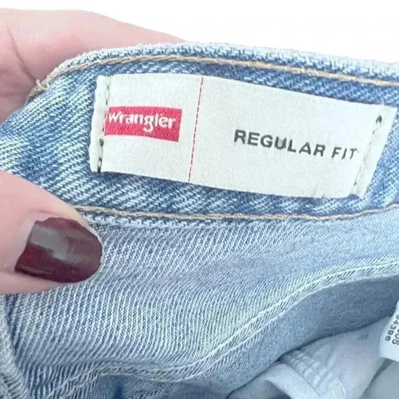 Wrangler Medium Wash Regular Fit Straight Leg Jeans Light Wash Mid Rise 32 x 30 - Picture 6 of 7